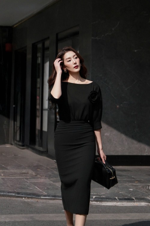 Sixdo Black Woven Pencil Dress With Flower