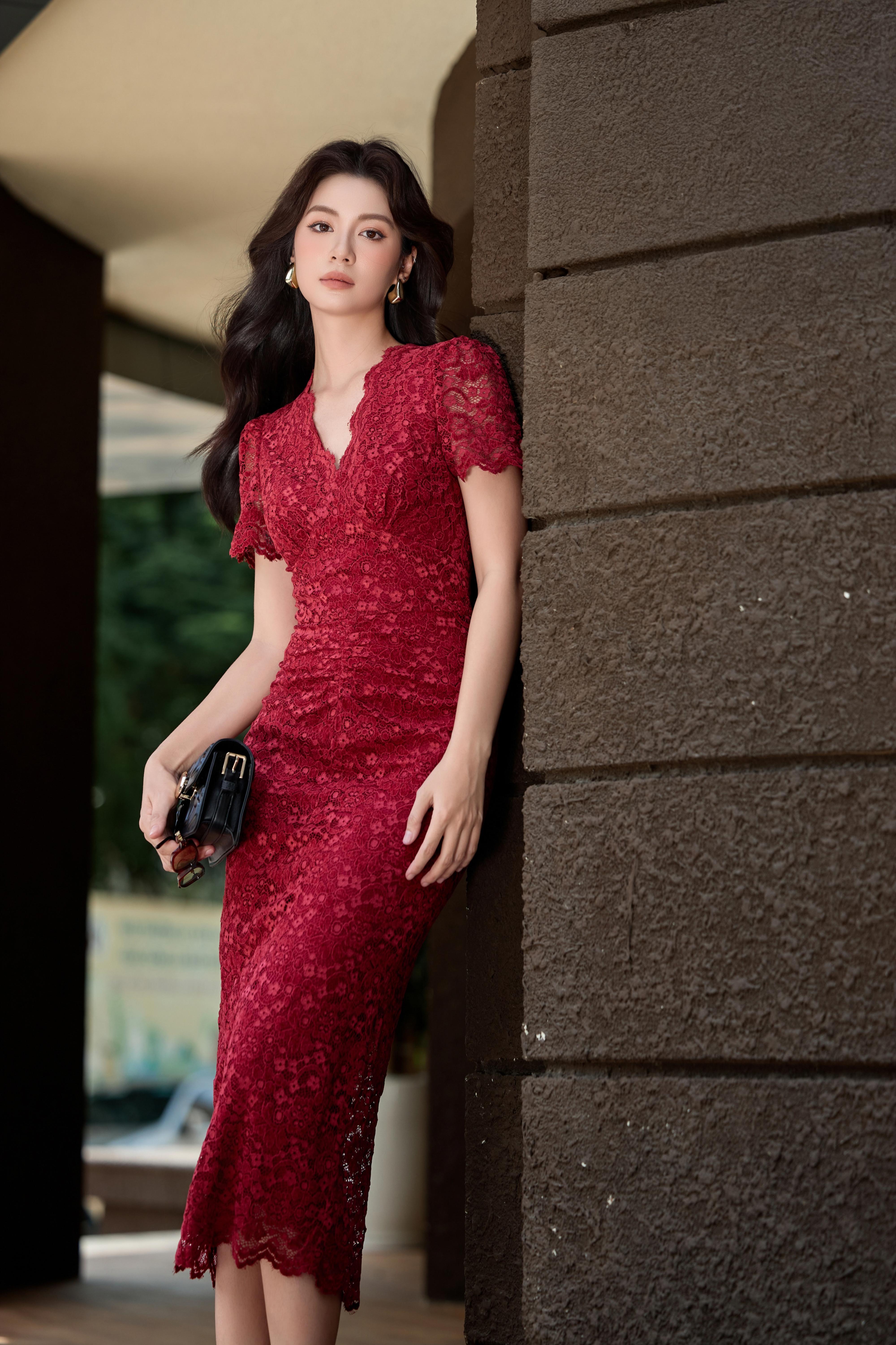 Vy m - Red Lace Pencil Dress