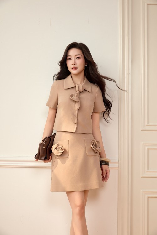 Sixdo Brownish Beige 3D Flower Woven Mini Skirt