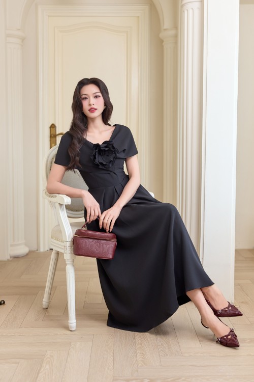 Sixdo Black Woven Flared Dress With Flower