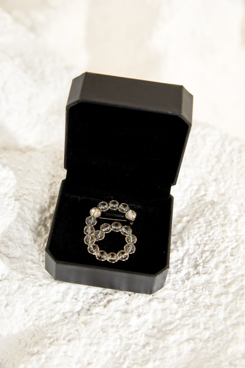 Sixdo Sixdo Crystal Six Brooch