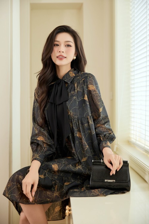 Loose Dress With Bowtie