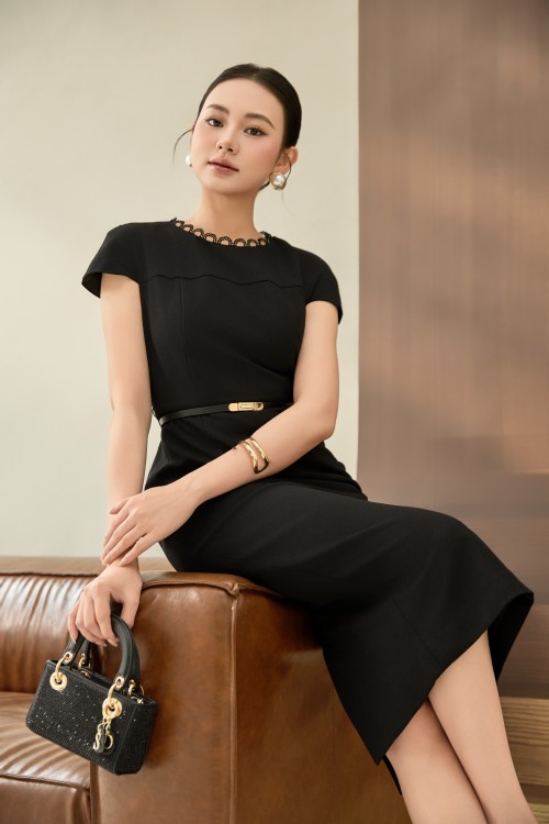 Black Woven Pencil Dress With Belt