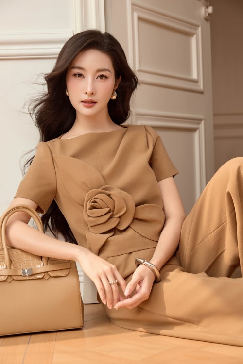 Brown 3D Flower Woven Blouse