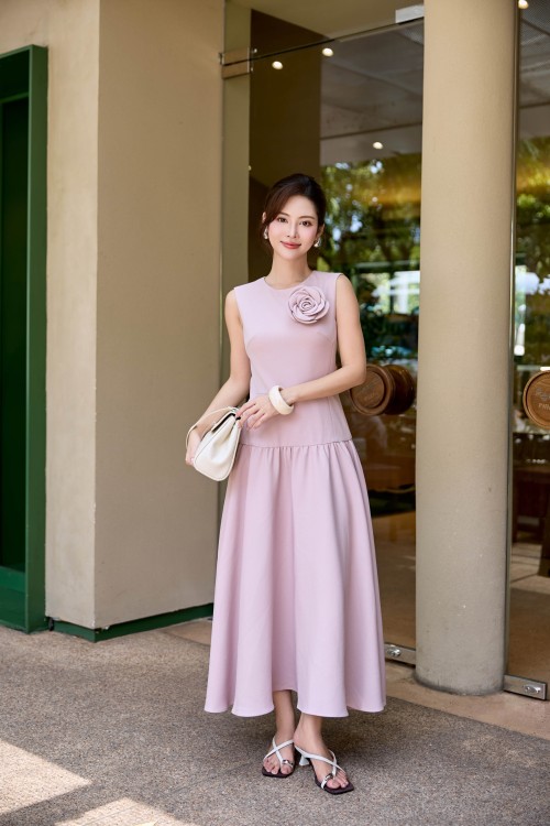 Woven Flared Dress With Flower
