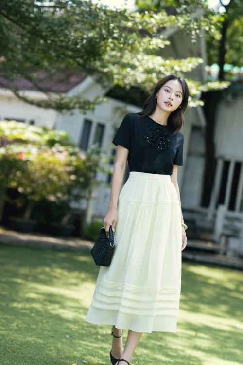 Sixdo Black Bloom Relief Cotton Tshirt