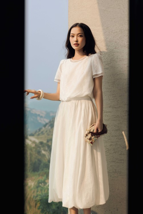 Sixdo White Floral Raw Blouse