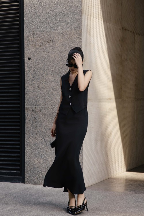 Sixdo Black Woven Loose Skirt