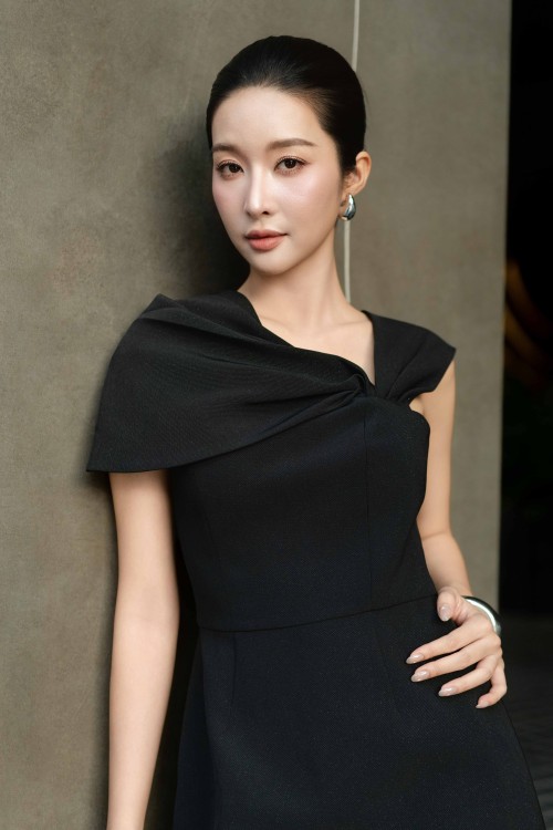Sixdo Black Woven Flared Dress