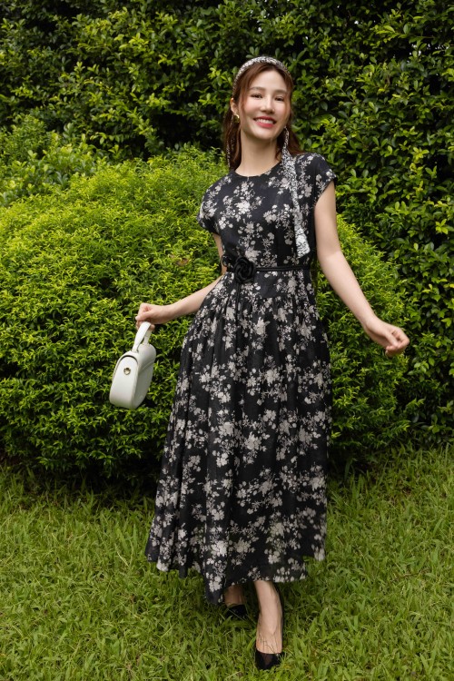 Sixdo Black Organza Flared Dress With Flower