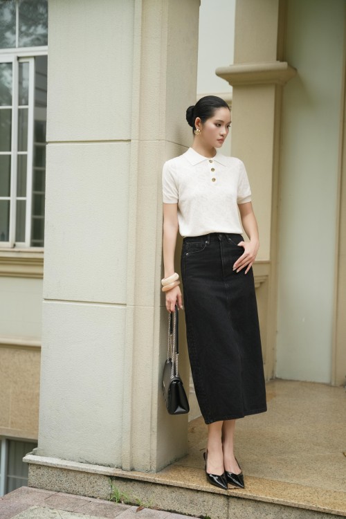 Sixdo White Text Knit Blouse