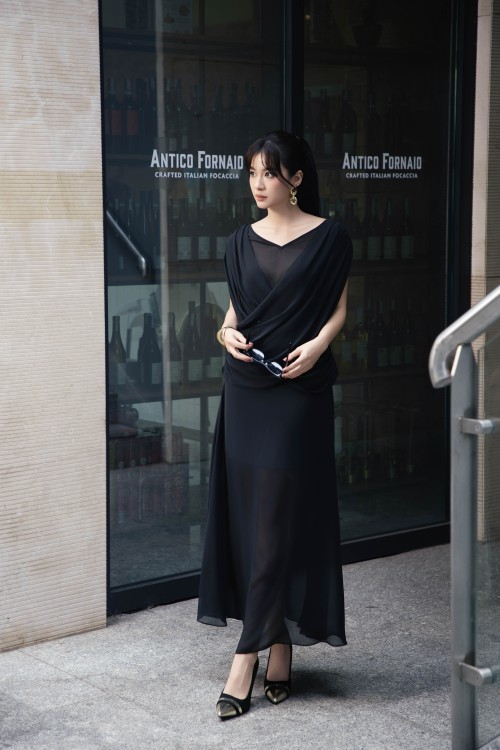 Sixdo Black Chiffon Blouse