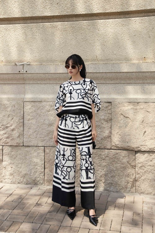 Sixdo Printed Black Silk Blouse