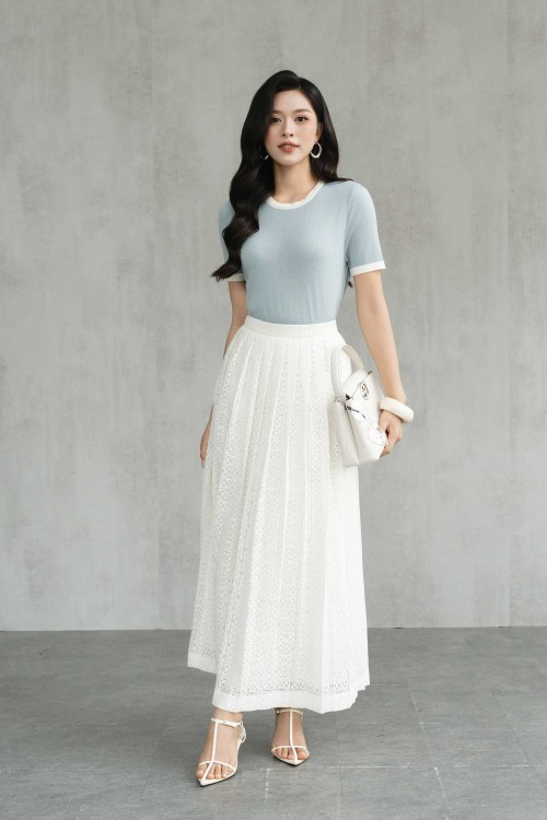 Sixdo Cream Lace Flared Skirt