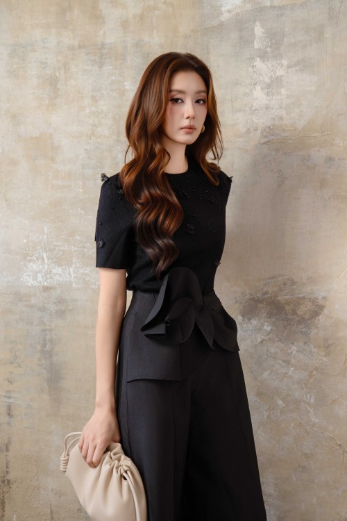 Sixdo Black 3D Flower Taffeta Culottes