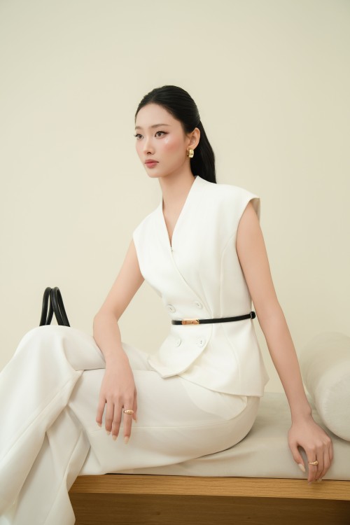 White Woven Vest With Belt