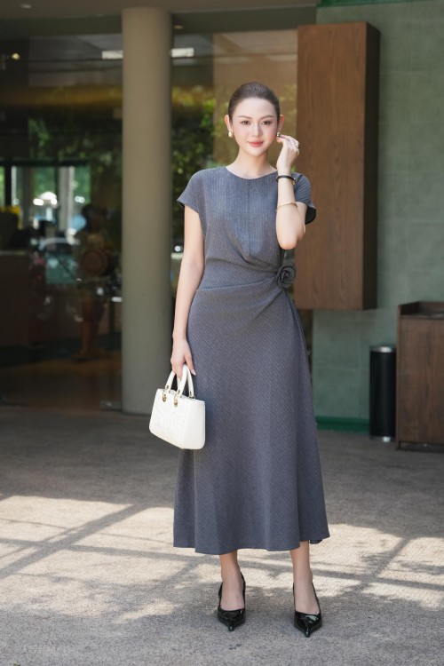 Grey Woven Sarong Dress With Flower