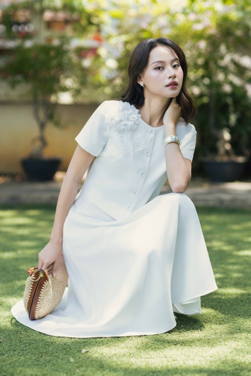 White 3D Flower Woven Vest