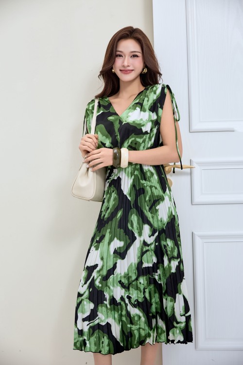 Black &amp; Green Pleated Silk Midi Dress