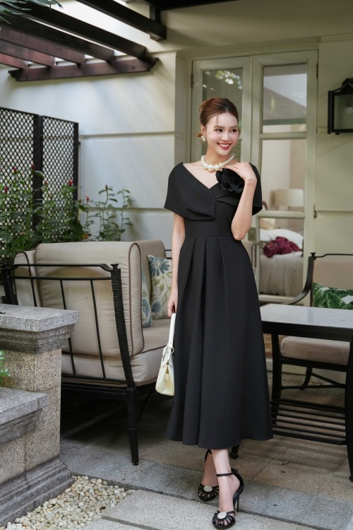 Black Woven Flared Dress With Flower