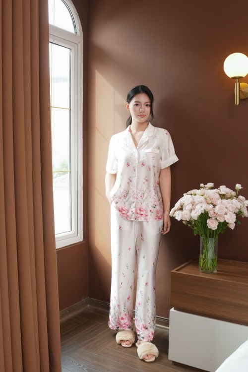 White Peony Silk Blouse And Loose Pants