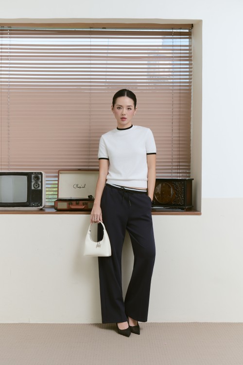 Off White Knit Blouse And Navy Knit Loose Pants