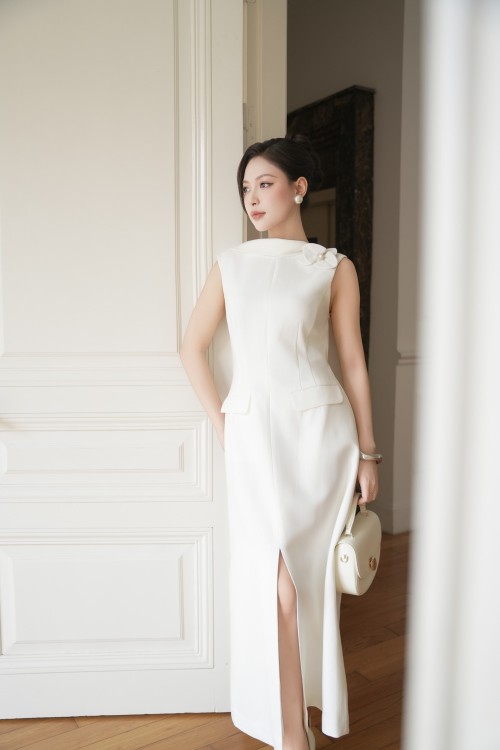 White Woven Flared Dress With Flower