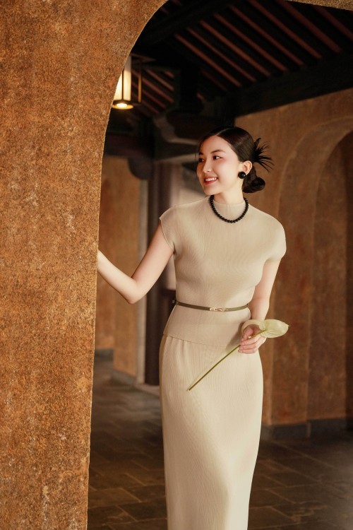 Cream Pleated Woven Blouse