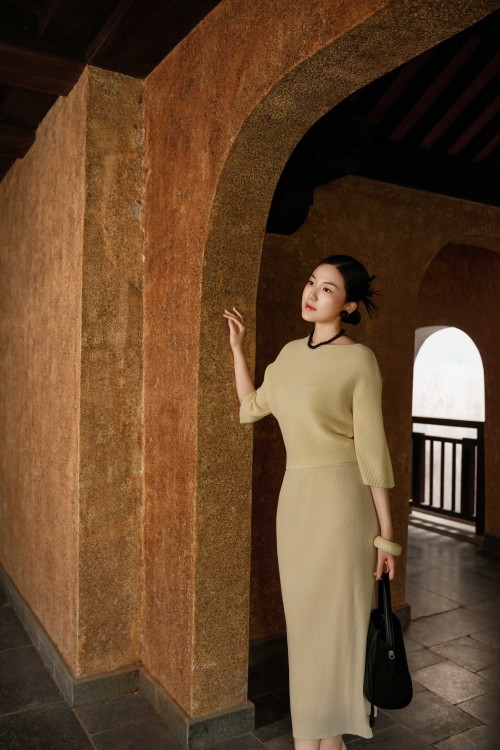 Delicate Yellow Batwing Woven Blouse