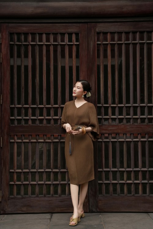 Cinnamon Batwing Woven Pencil Dress With Belt
