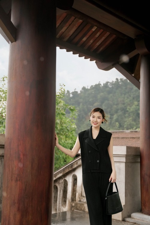 Black Pleated Woven Waistcoat