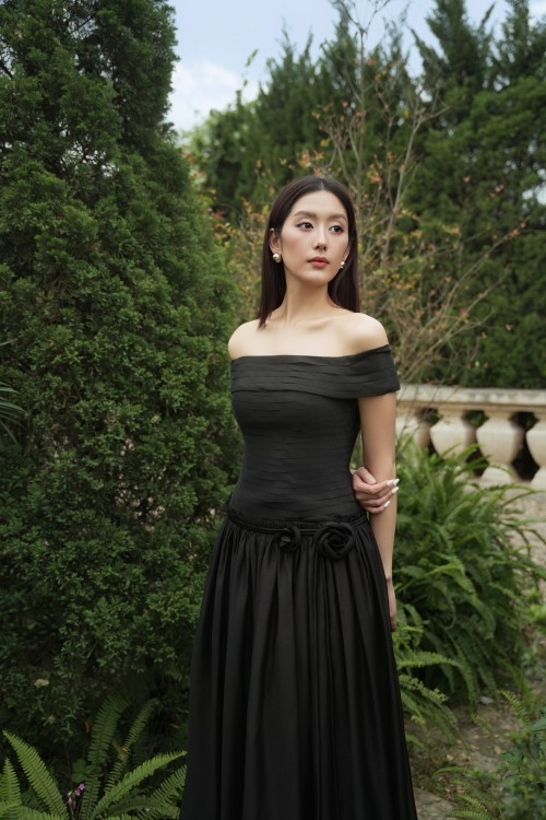 Black Organza Flared Dress With Flower