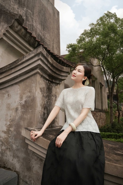 White Crinkle Woven Blouse