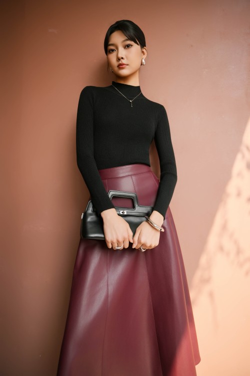 Black Long Sleeves Knit Blouse