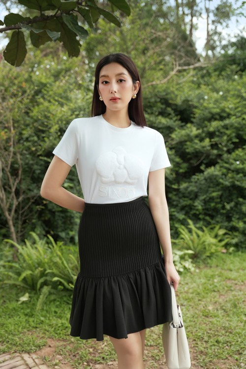 White 3D Floral Applique Cotton Tshirt