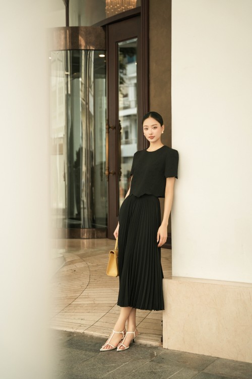 Black Woven Flared Skirt