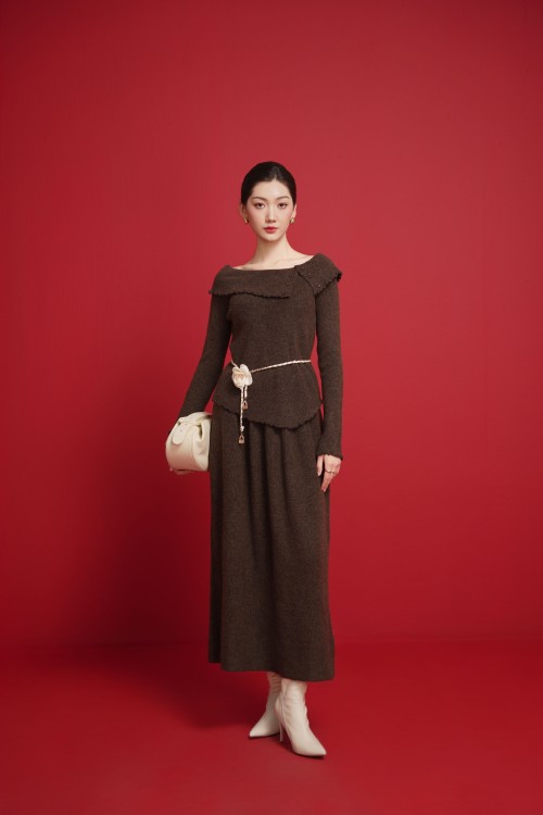 Bateau Collar Knit Blouse &amp; Skirt